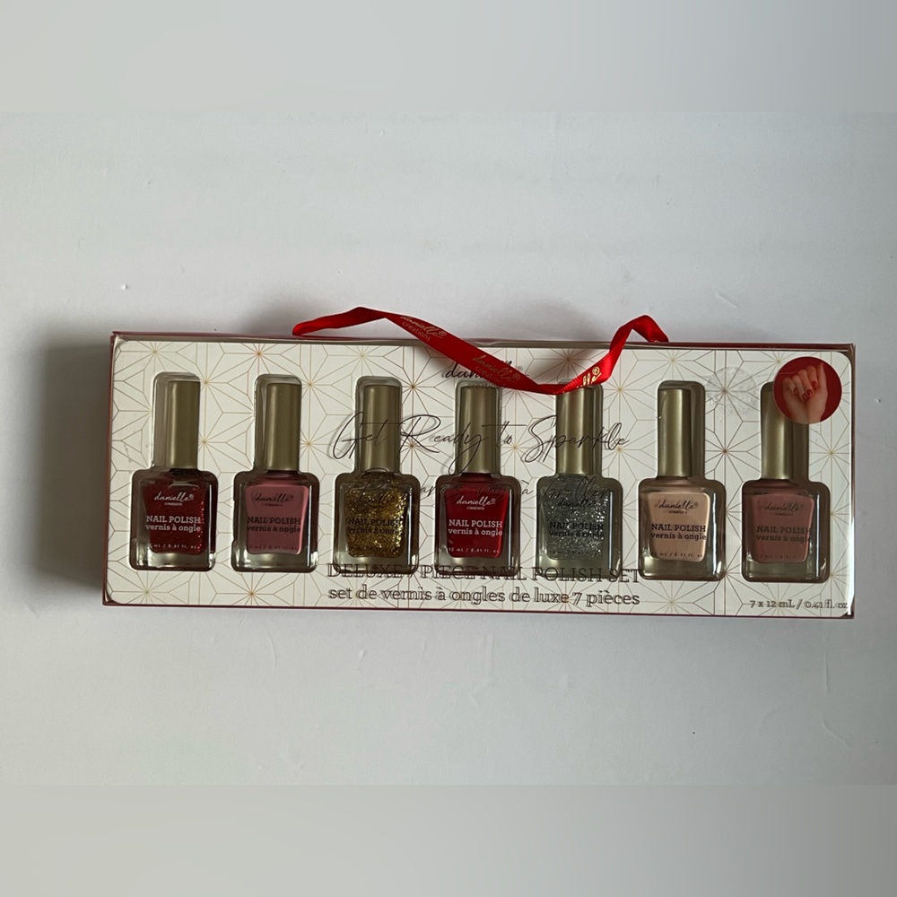 Danielle Creations Deluxe Nail Polish Set New